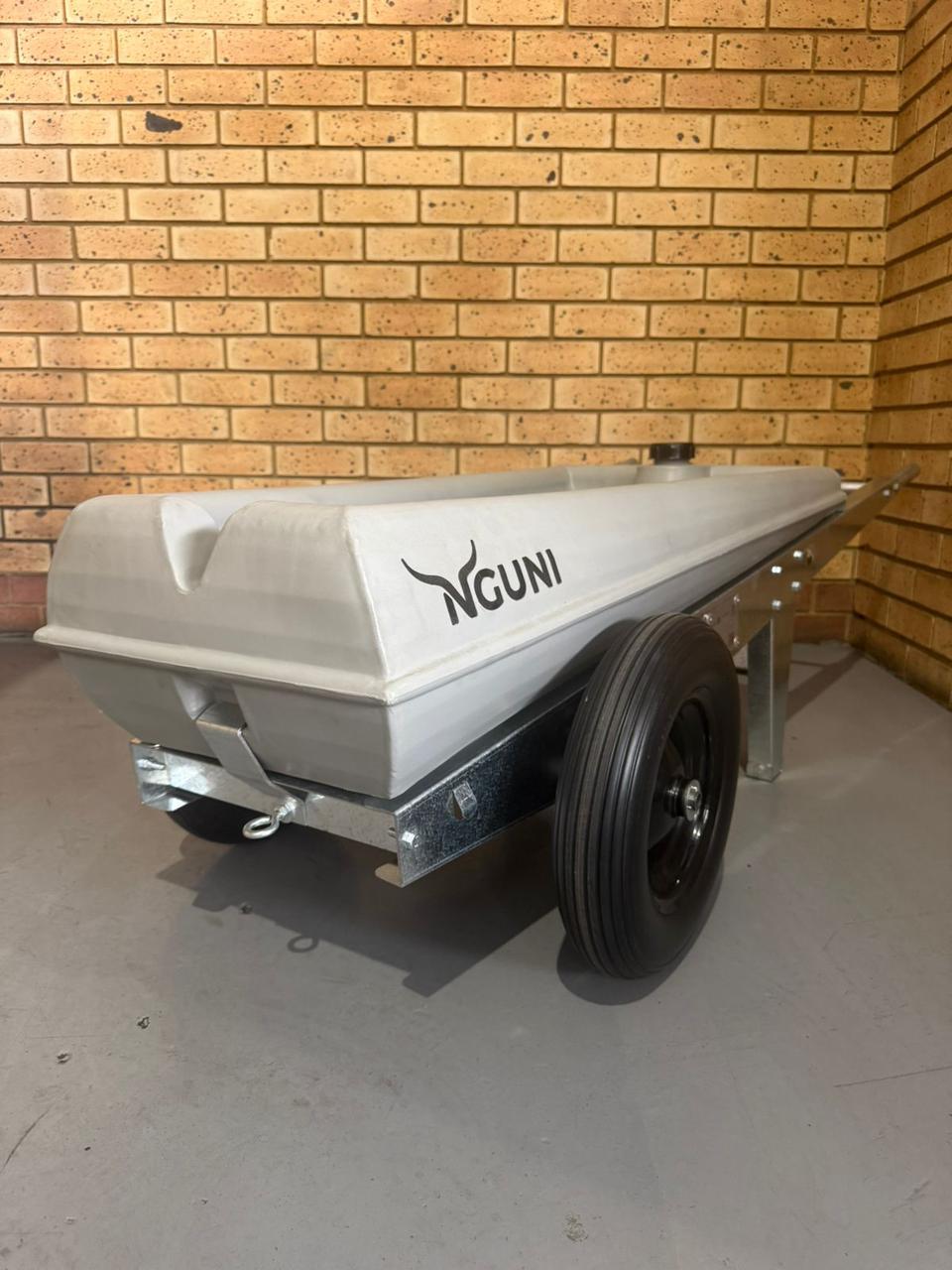 NGUNI 80-litre push-and-pull water carrier