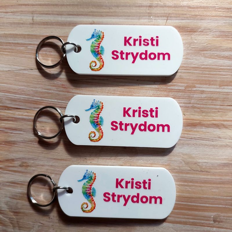 White Perspex bag tags with a seahorse picture